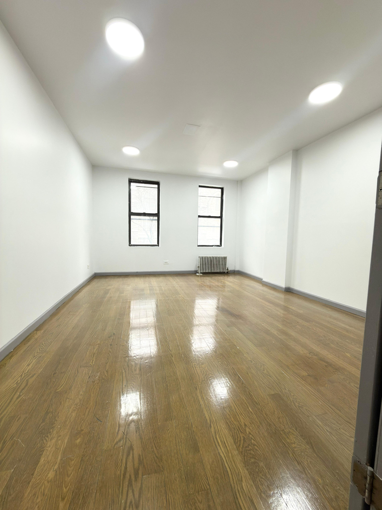 600 West 186th Street - Photo 2