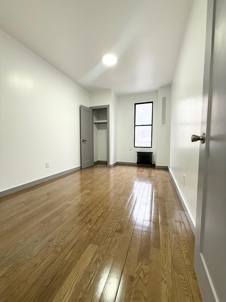 600 West 186th Street - Photo 4