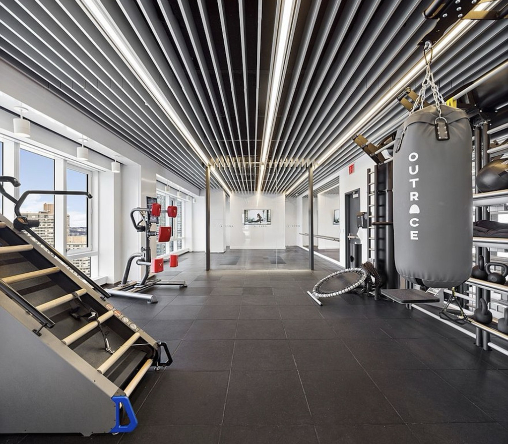 555 West 38th Street - Photo 3