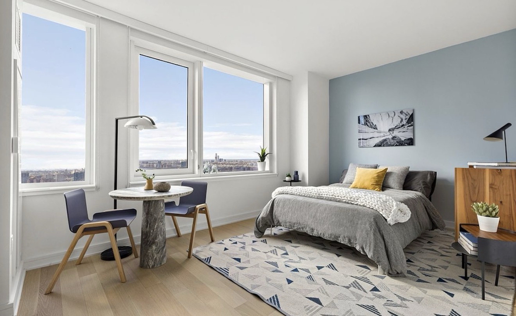 555 West 38th Street - Photo 0