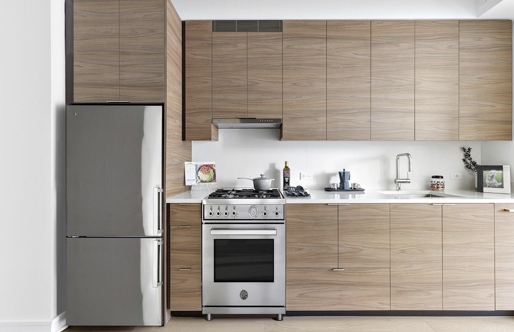 555 West 38th Street - Photo 1