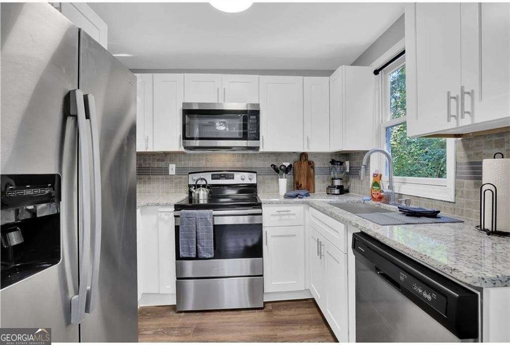 3162 Oakdale Road - Photo 11