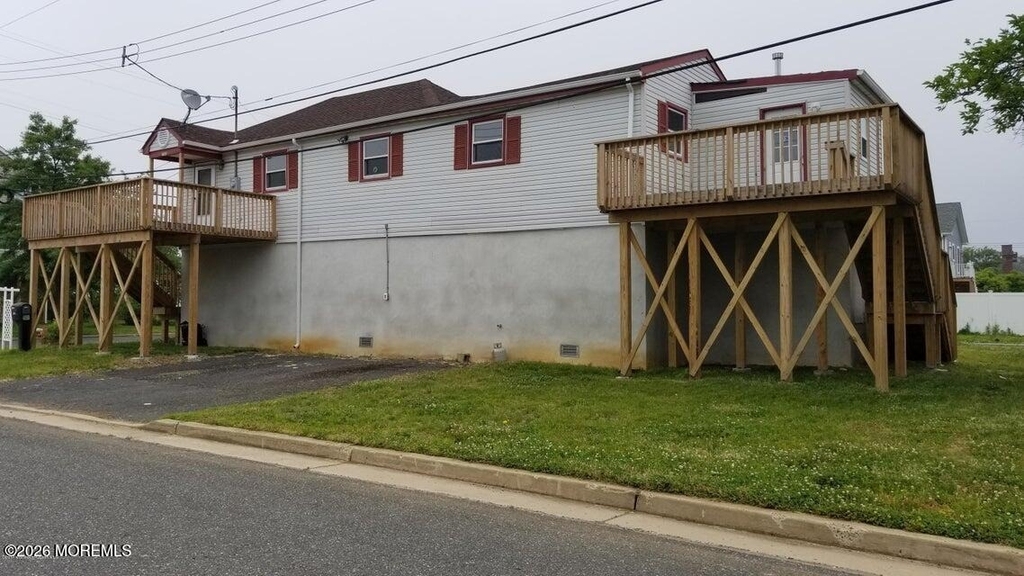 702 Edmunds Avenue - Photo 0
