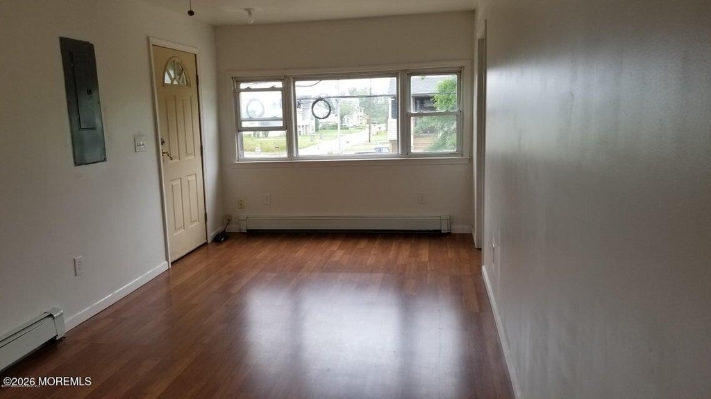 702 Edmunds Avenue - Photo 4