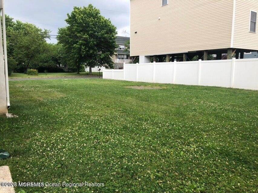 702 Edmunds Avenue - Photo 10