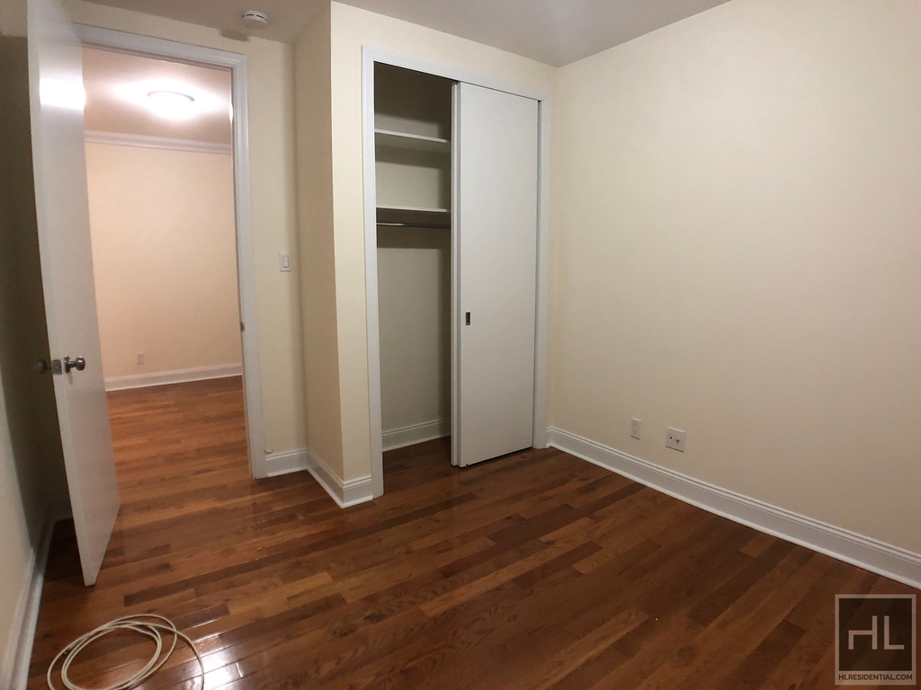 East 58 Street - Photo 1
