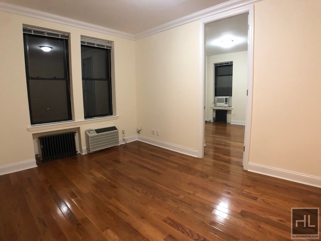 East 58 Street - Photo 0