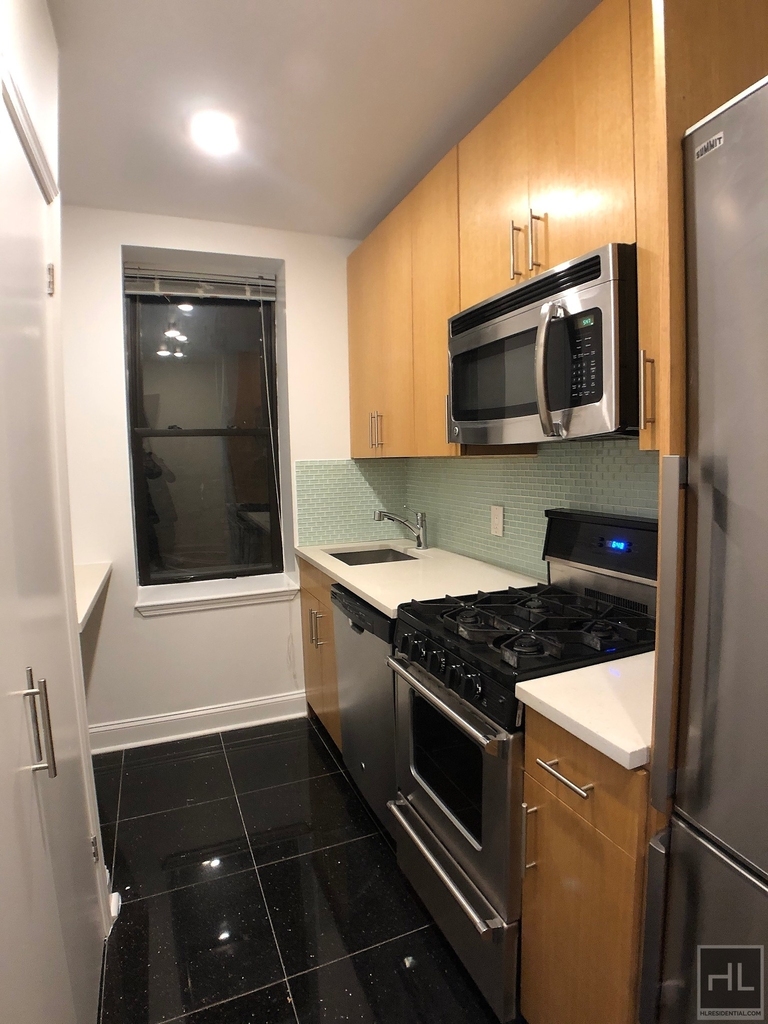 East 58 Street - Photo 2