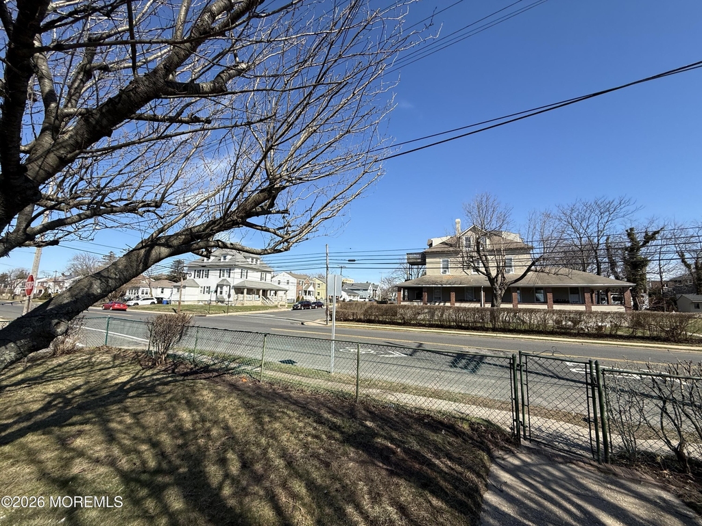 464 2nd Avenue - Photo 4