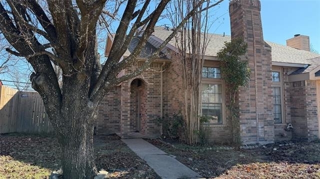 732 Versailles Street - Photo 0