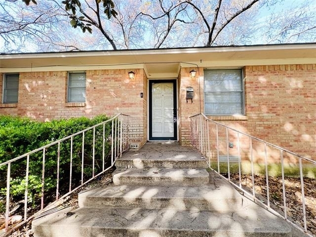 8715 Labron Avenue - Photo 2