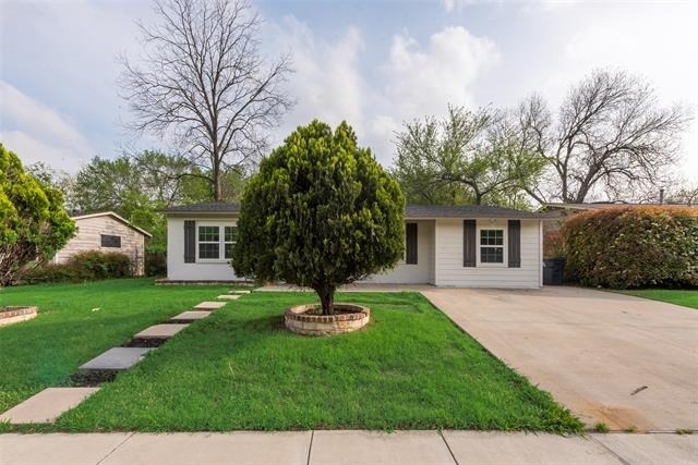 1104 Belvedere Drive - Photo 2