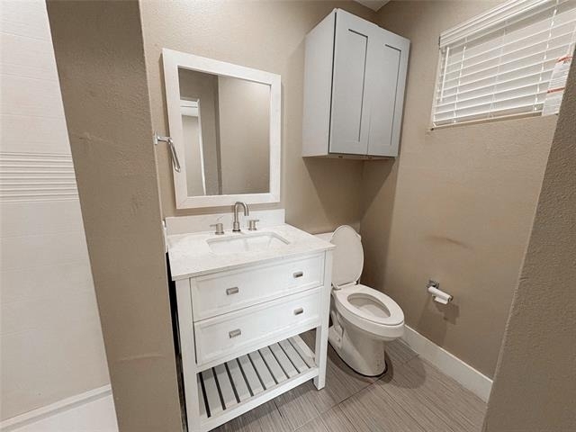 301 E Brockett Street - Photo 8
