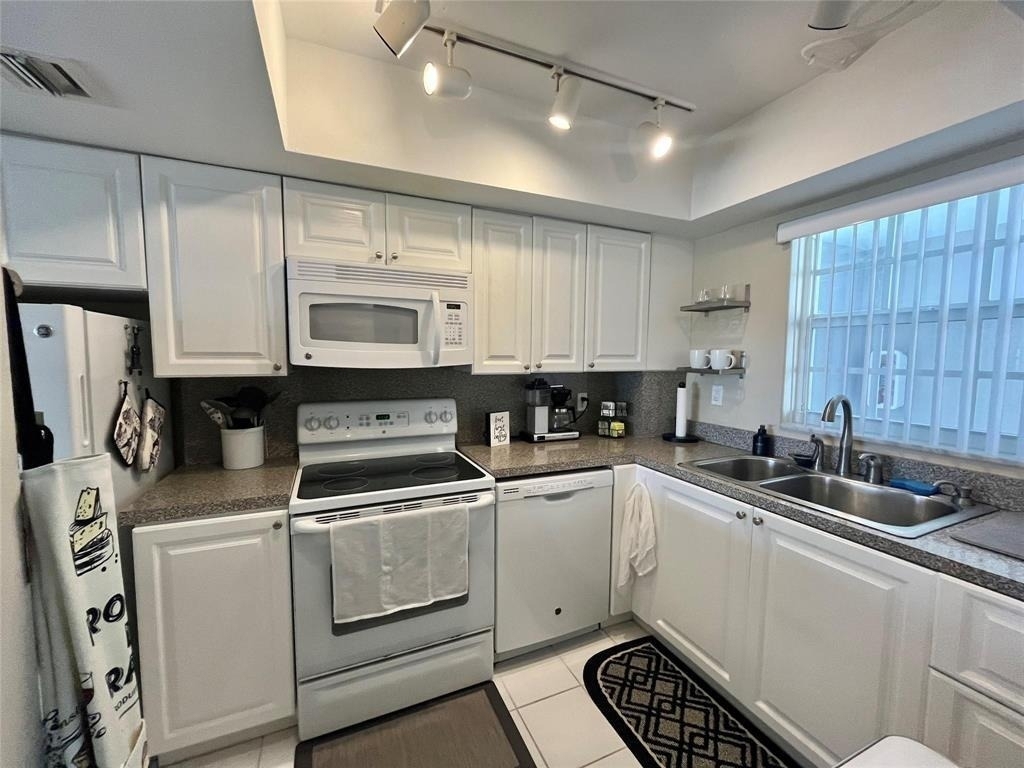 140 Ne 28th Avenue - Photo 2