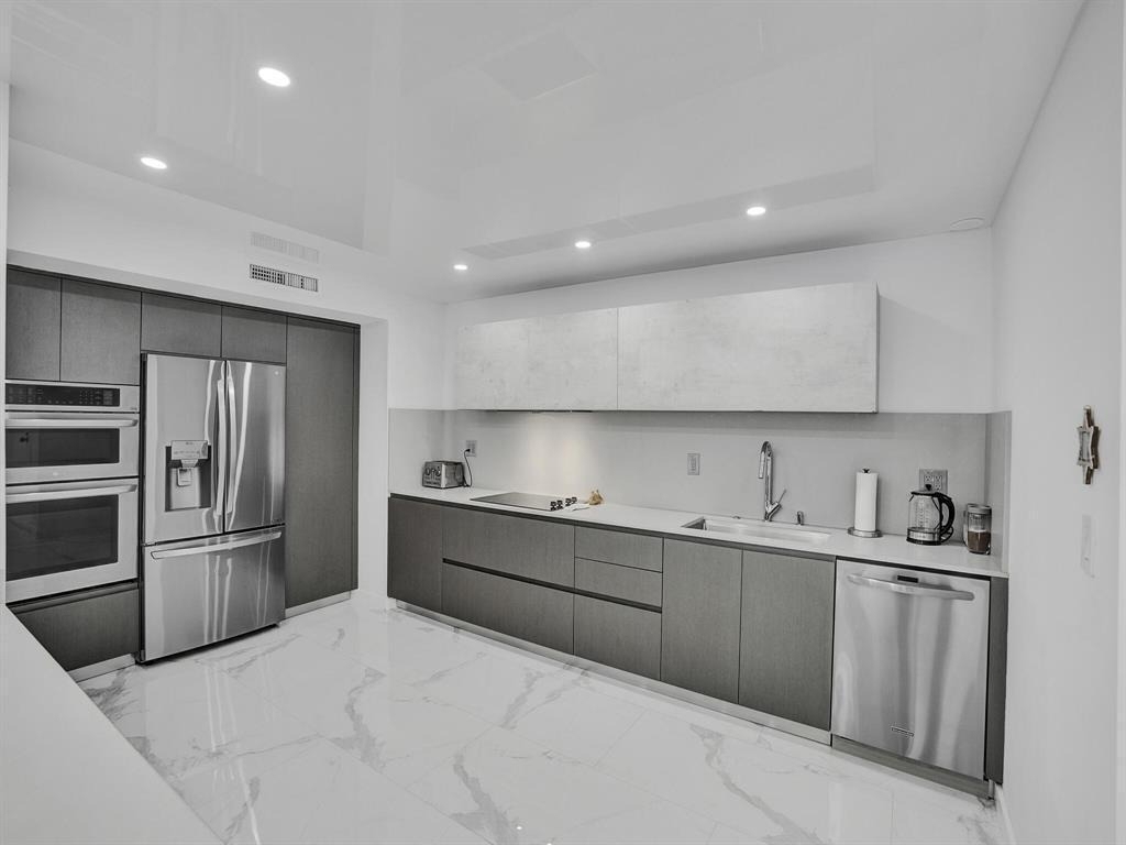 2500 Parkview Drive - Photo 2