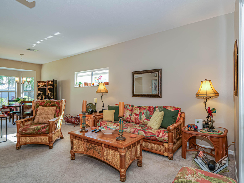 335 Hawthorne Lane - Photo 5