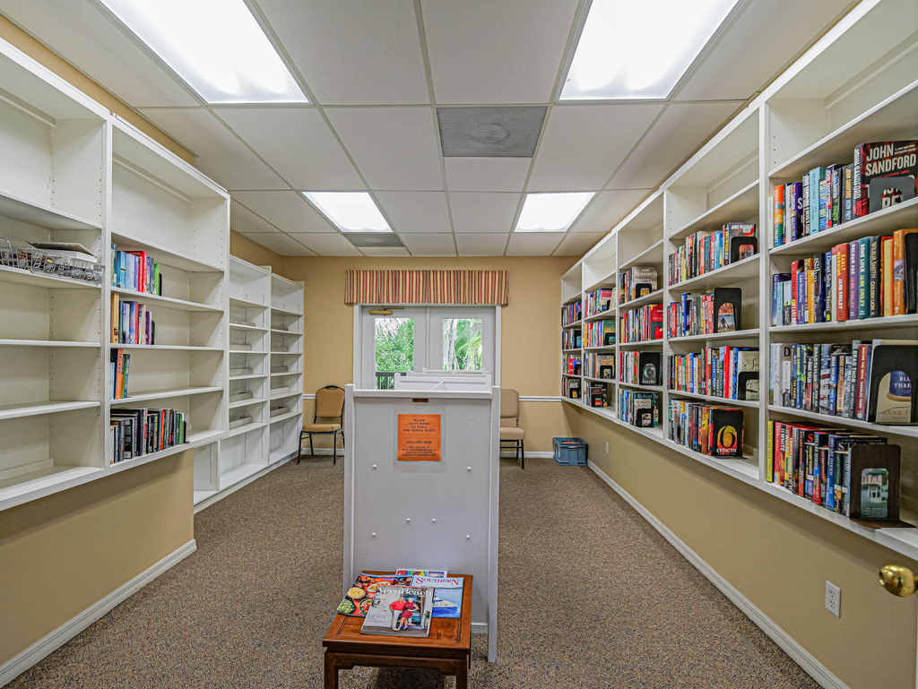 335 Hawthorne Lane - Photo 32