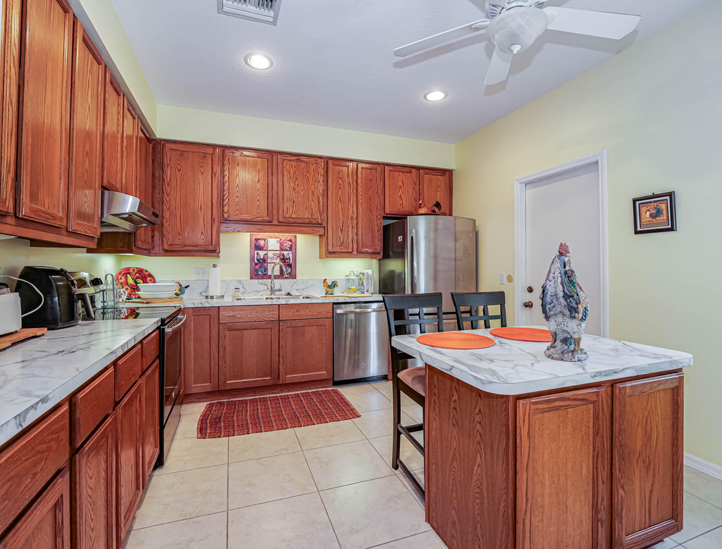 335 Hawthorne Lane - Photo 10