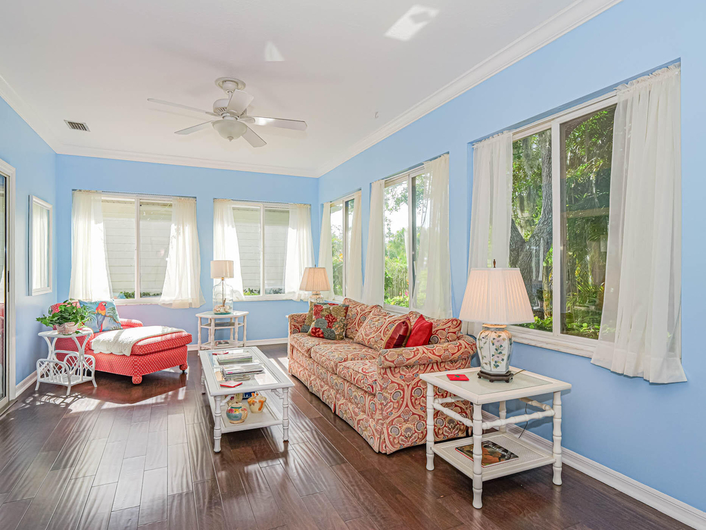 335 Hawthorne Lane - Photo 8