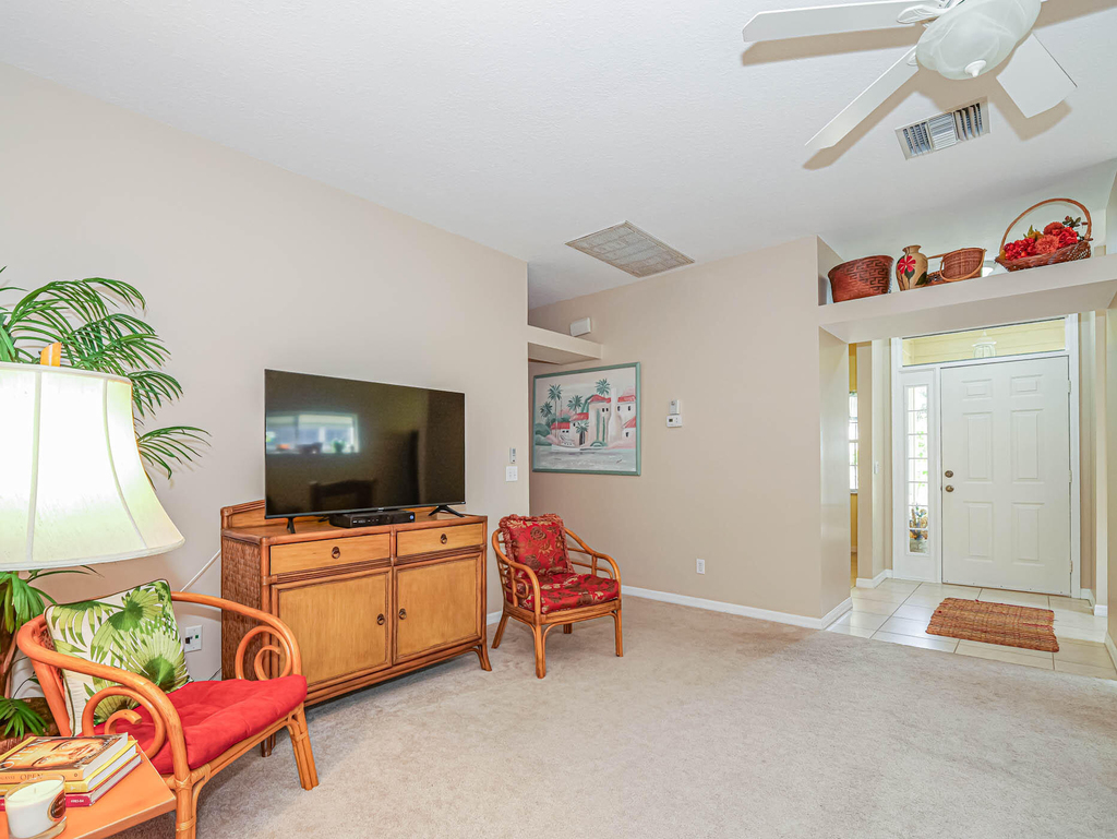 335 Hawthorne Lane - Photo 7