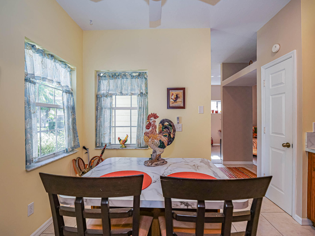 335 Hawthorne Lane - Photo 12