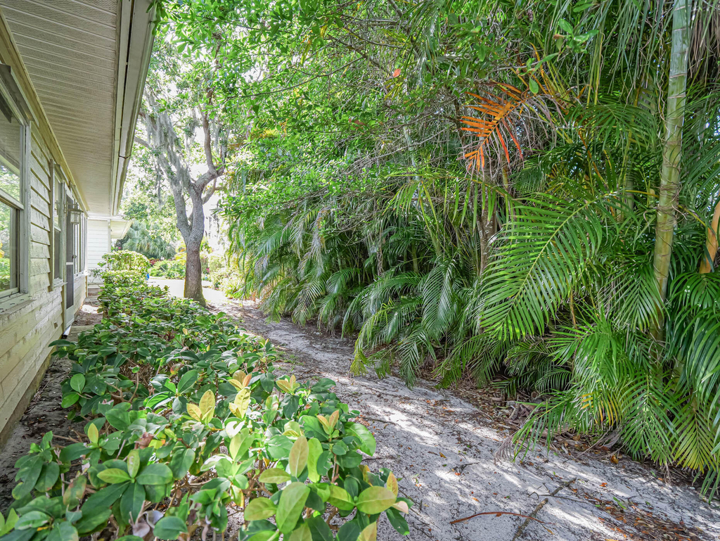 335 Hawthorne Lane - Photo 24