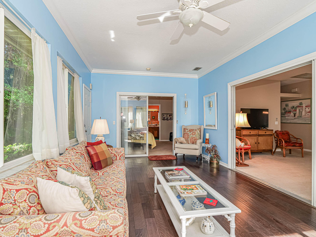 335 Hawthorne Lane - Photo 9