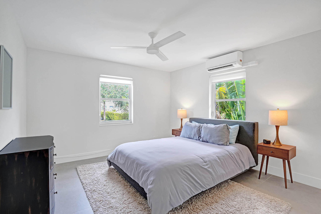 625 Ne 13th Avenue - Photo 1