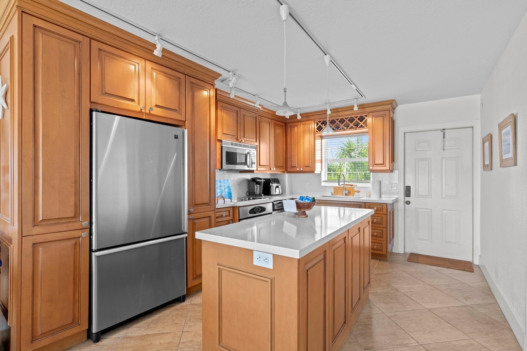 140 Ne 28th - Photo 8