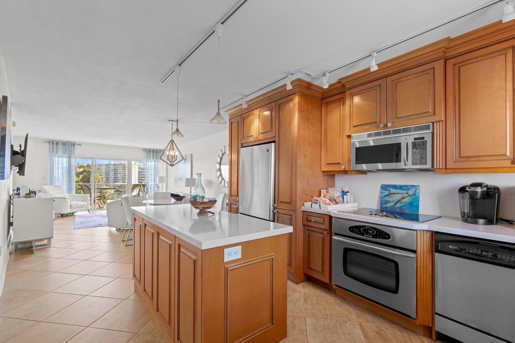 140 Ne 28th - Photo 6