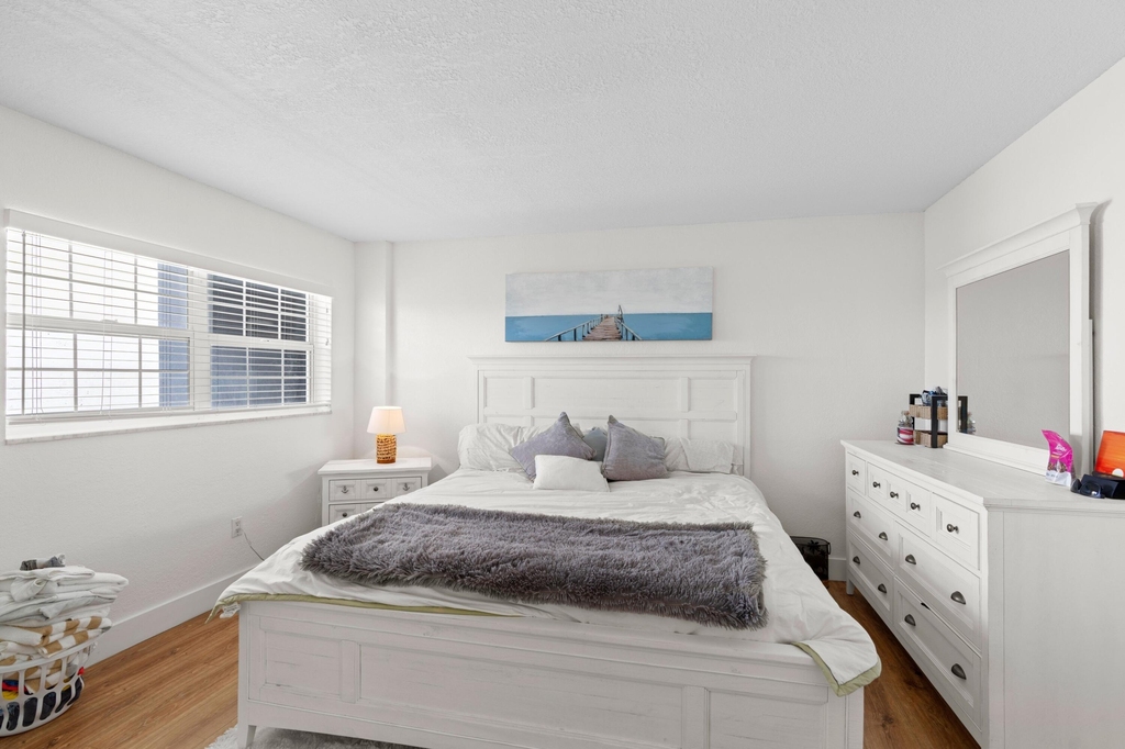140 Ne 28th - Photo 9