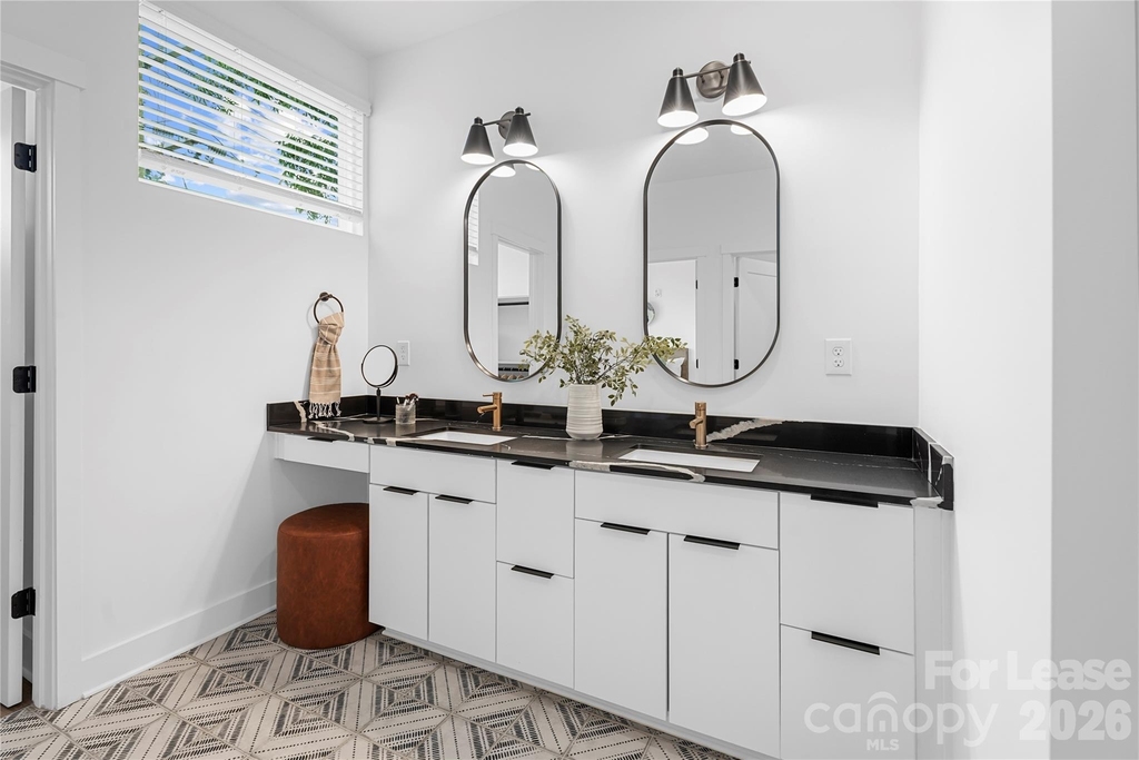 411 Charles Avenue - Photo 3