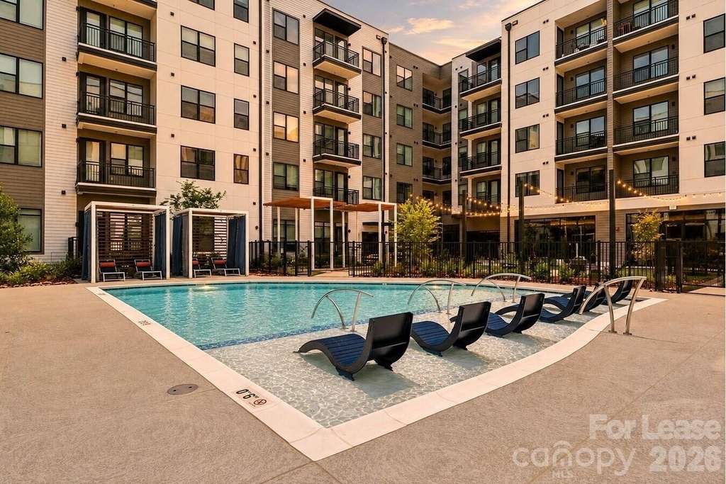 2222 N Tryon Street - Photo 2