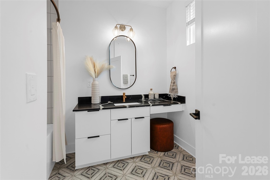 411 Charles Avenue - Photo 16