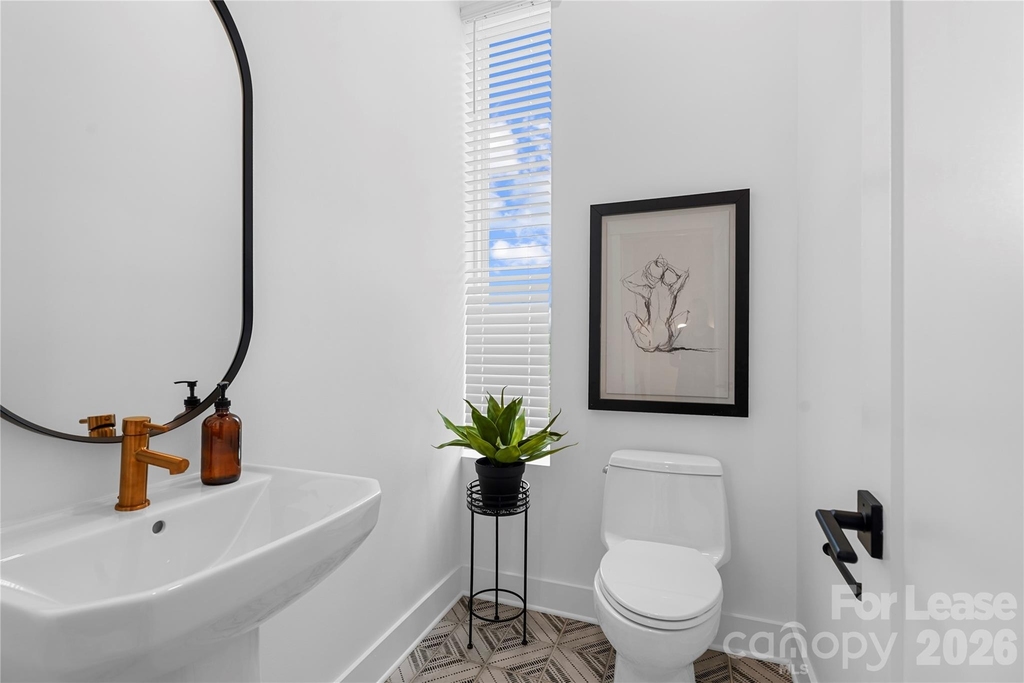 411 Charles Avenue - Photo 11