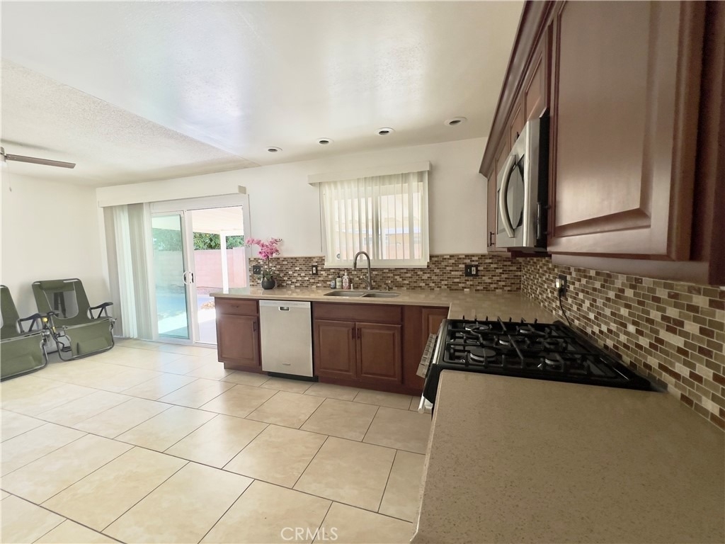 1521 W Westmont - Photo 8