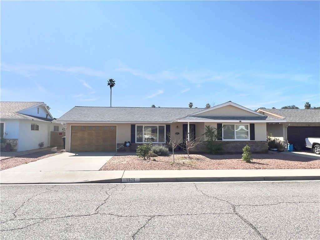 1521 W Westmont - Photo 0