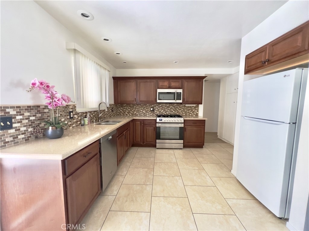 1521 W Westmont - Photo 5