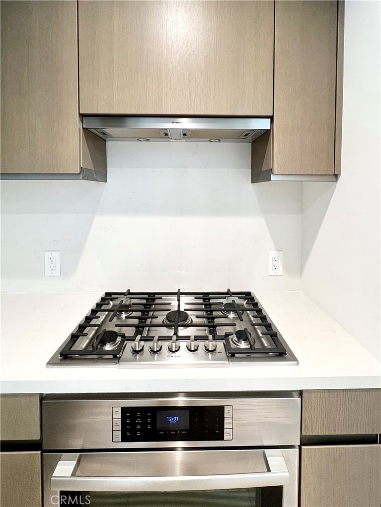889 Francisco Street - Photo 2