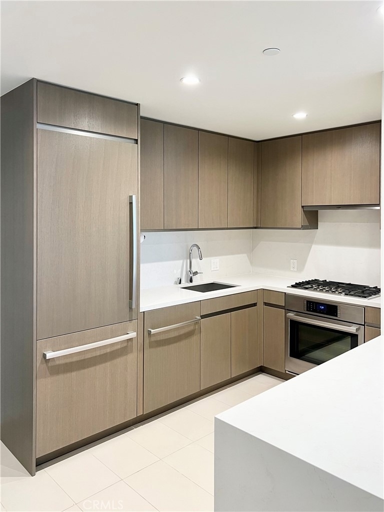 889 Francisco Street - Photo 0