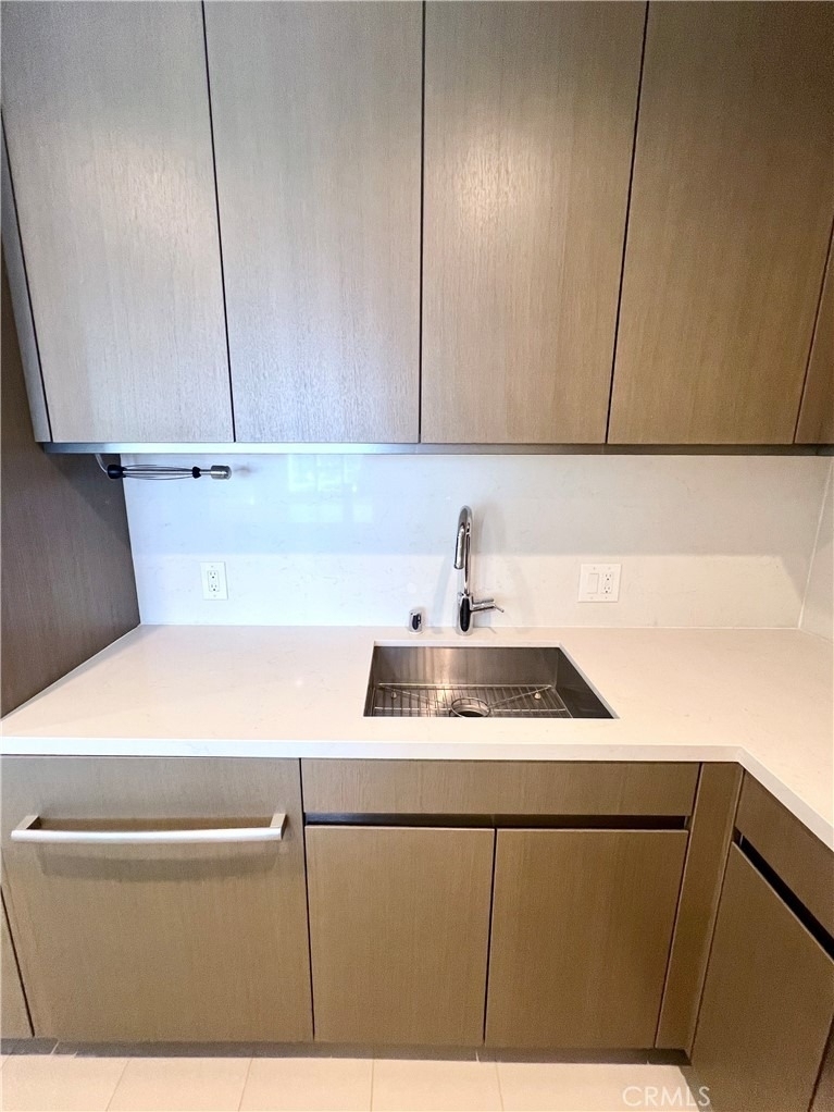 889 Francisco Street - Photo 3