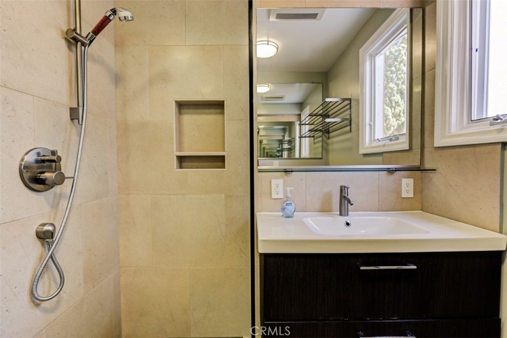 2504 23rd Street - Photo 9