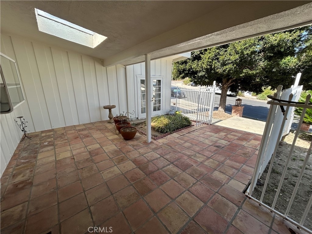 24010 Hatteras - Photo 2