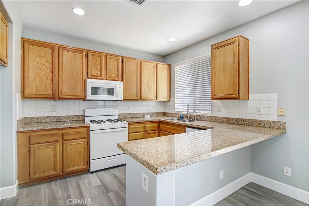 11841 Gage - Photo 4