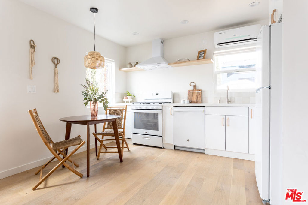 3615 Bellevue Avenue - Photo 2