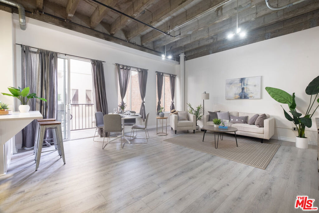 312 W 5th Street - Photo 0
