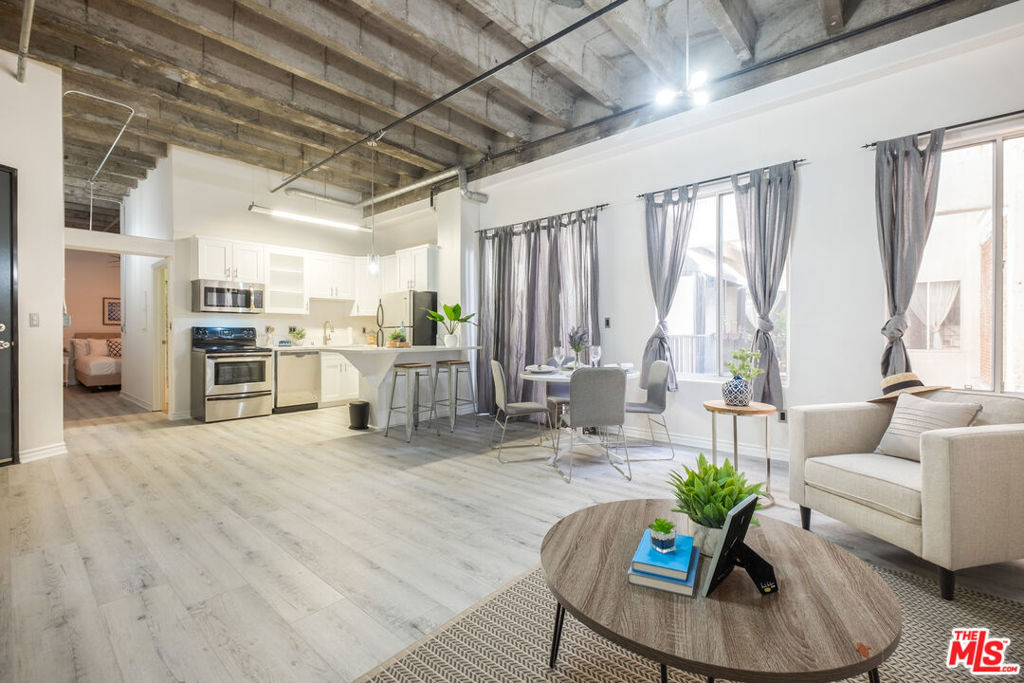 312 W 5th Street - Photo 2