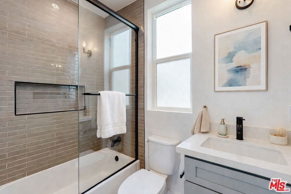 525 N Normandie Avenue - Photo 3