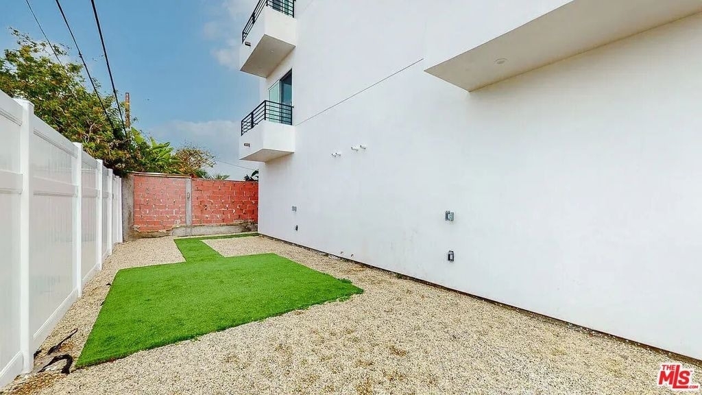 525 N Normandie Avenue - Photo 14