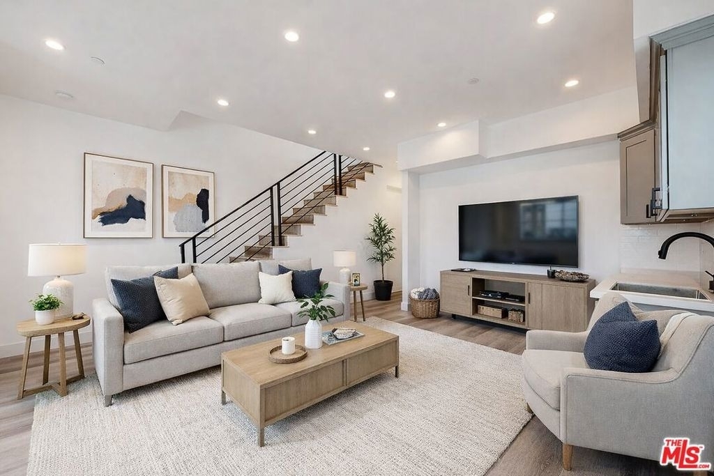 525 N Normandie Avenue - Photo 10